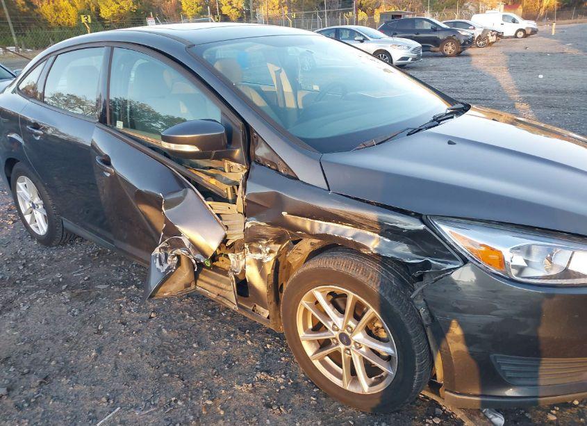 Photo 6 of 2016 Ford Focus SE (VIN 1FADP3F26GL201102)