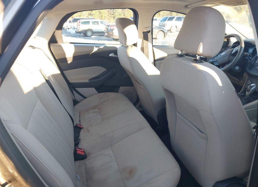 Photo 8 of 2016 Ford Focus SE (VIN 1FADP3F26GL201102)