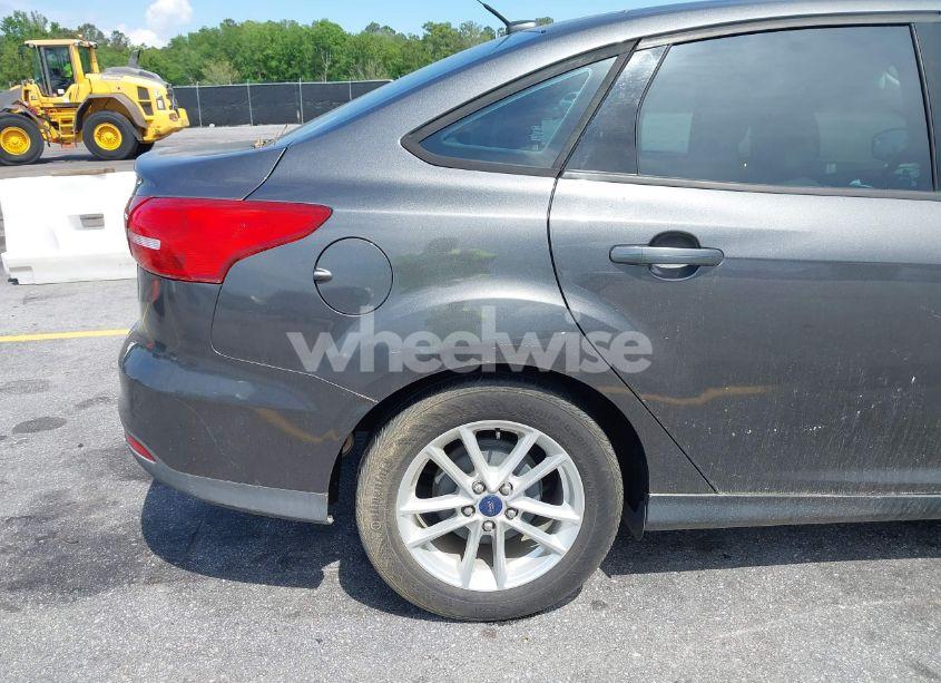 Photo 13 of 2016 Ford Focus SE (VIN 1FADP3F26GL207417)