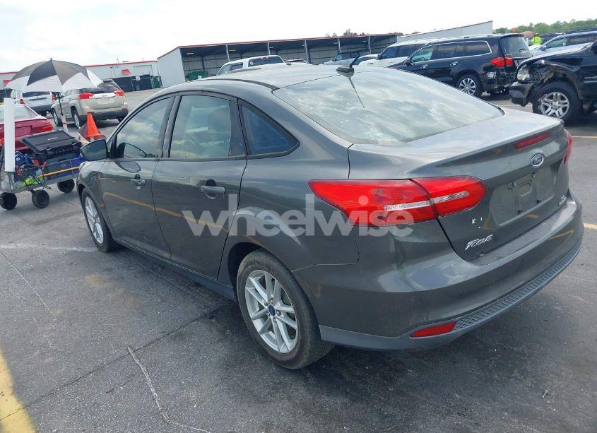 Photo 3 of 2016 Ford Focus SE (VIN 1FADP3F26GL207417)