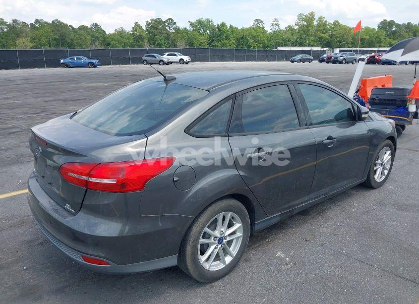 Photo 4 of 2016 Ford Focus SE (VIN 1FADP3F26GL207417)