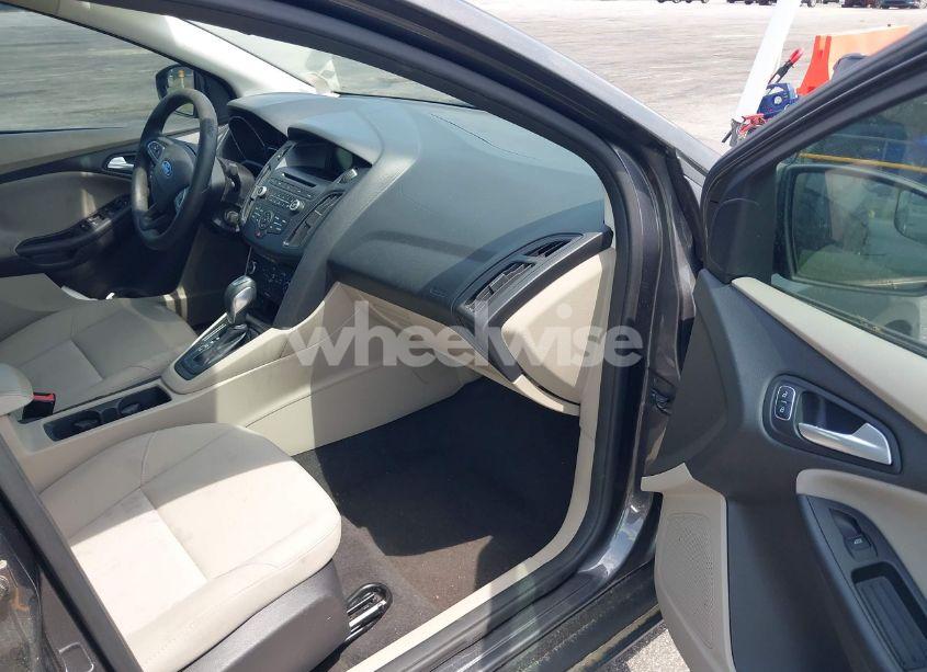 Photo 5 of 2016 Ford Focus SE (VIN 1FADP3F26GL207417)