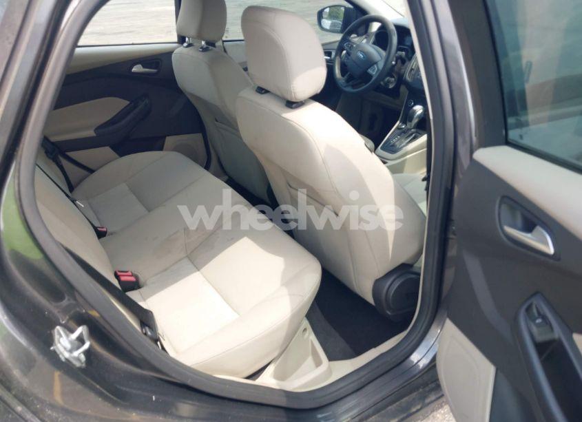 Photo 8 of 2016 Ford Focus SE (VIN 1FADP3F26GL207417)