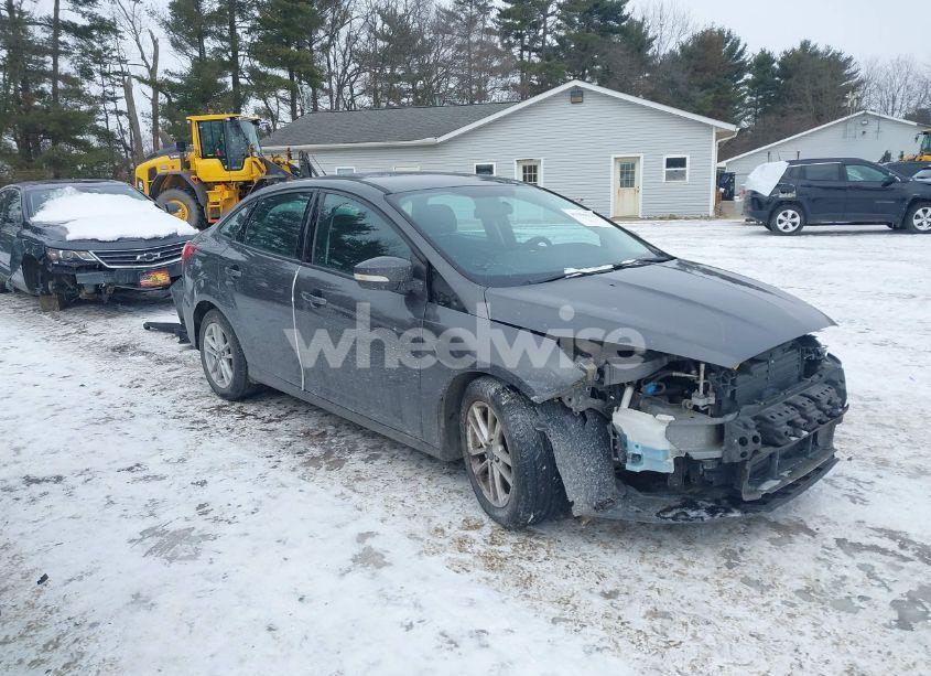 2016 Ford Focus SE (VIN 1FADP3F26GL217767) main photo