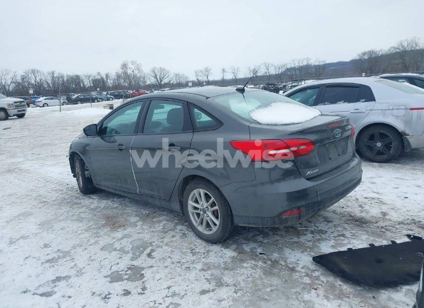 Photo 3 of 2016 Ford Focus SE (VIN 1FADP3F26GL217767)