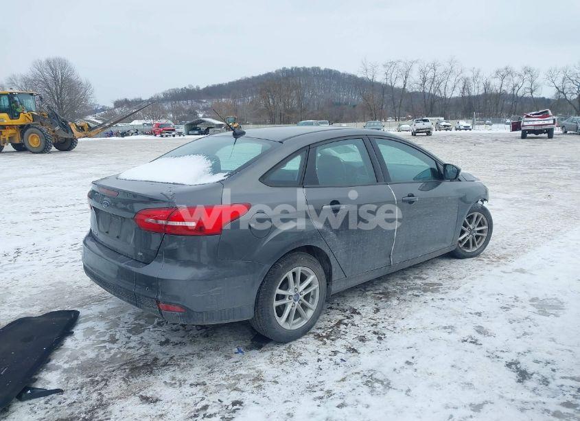 Photo 4 of 2016 Ford Focus SE (VIN 1FADP3F26GL217767)
