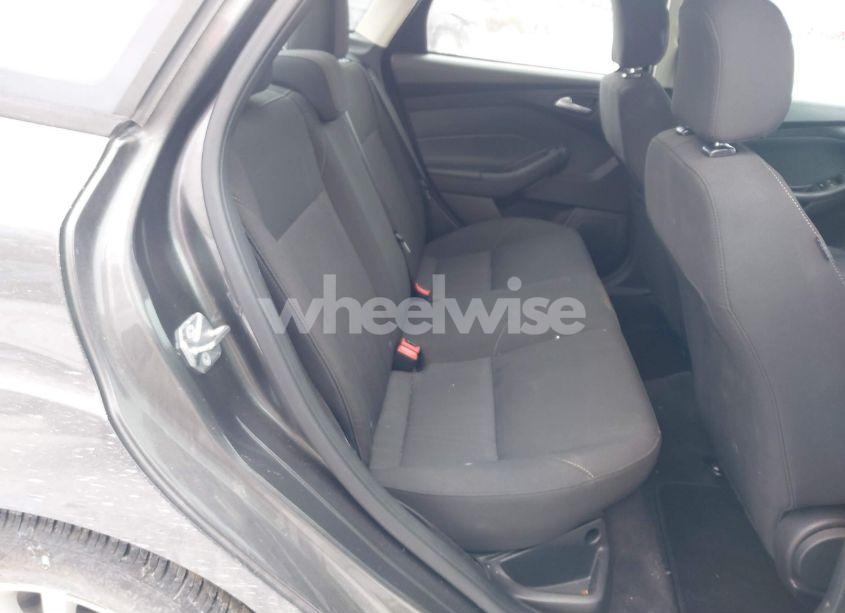 Photo 8 of 2016 Ford Focus SE (VIN 1FADP3F26GL217767)