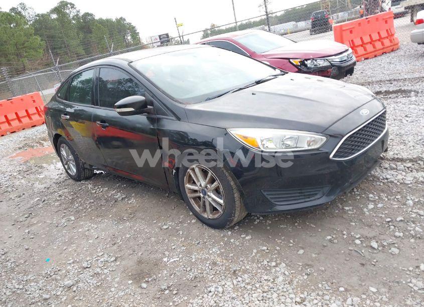 2016 Ford Focus SE (VIN 1FADP3F26GL249182) main photo