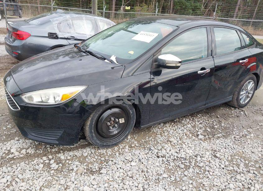 Photo 2 of 2016 Ford Focus SE (VIN 1FADP3F26GL249182)