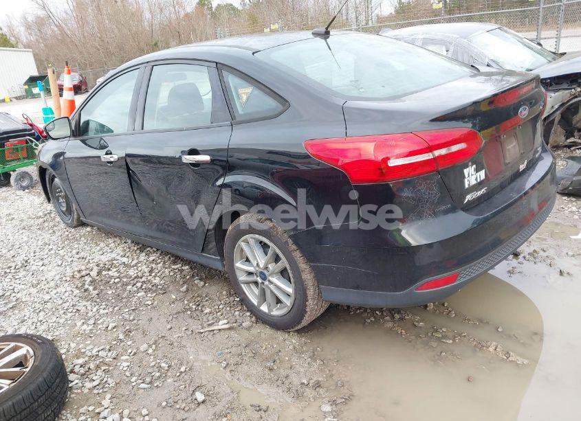 Photo 3 of 2016 Ford Focus SE (VIN 1FADP3F26GL249182)