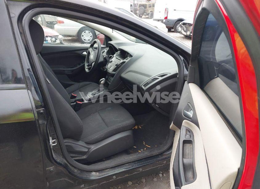 Photo 5 of 2016 Ford Focus SE (VIN 1FADP3F26GL249182)