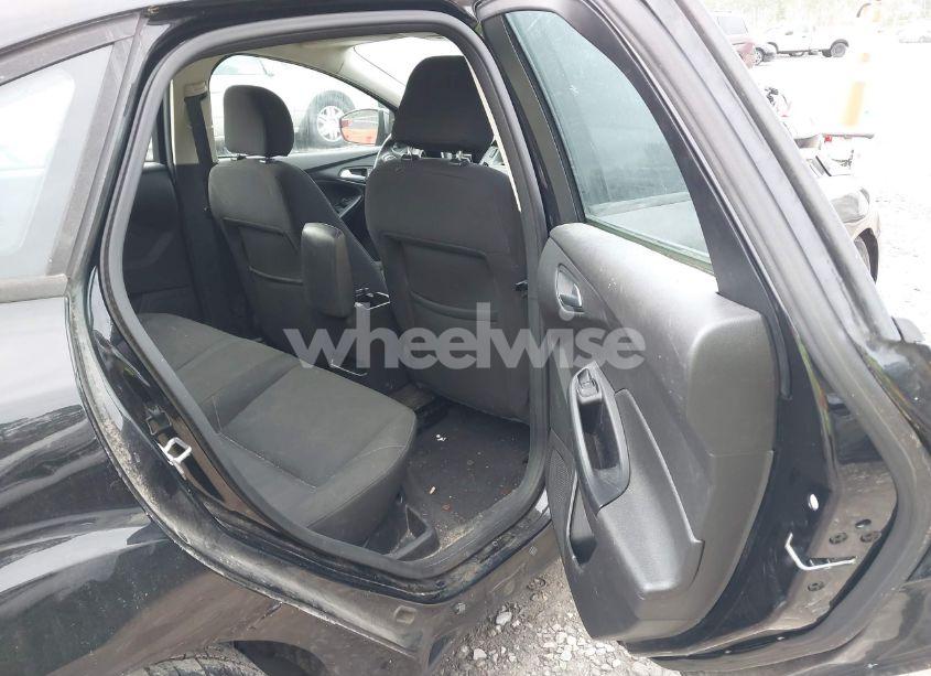 Photo 8 of 2016 Ford Focus SE (VIN 1FADP3F26GL249182)