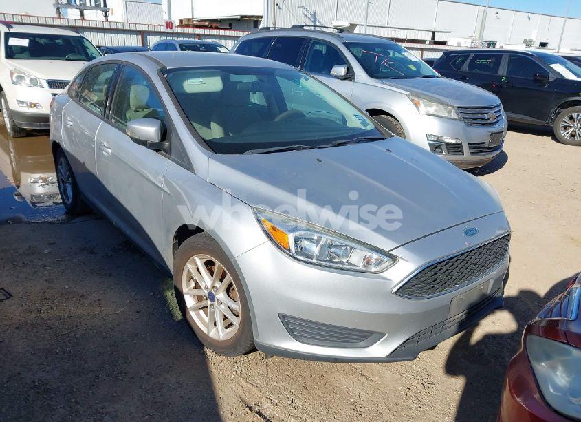 2016 Ford Focus SE (VIN 1FADP3F26GL252664) main photo