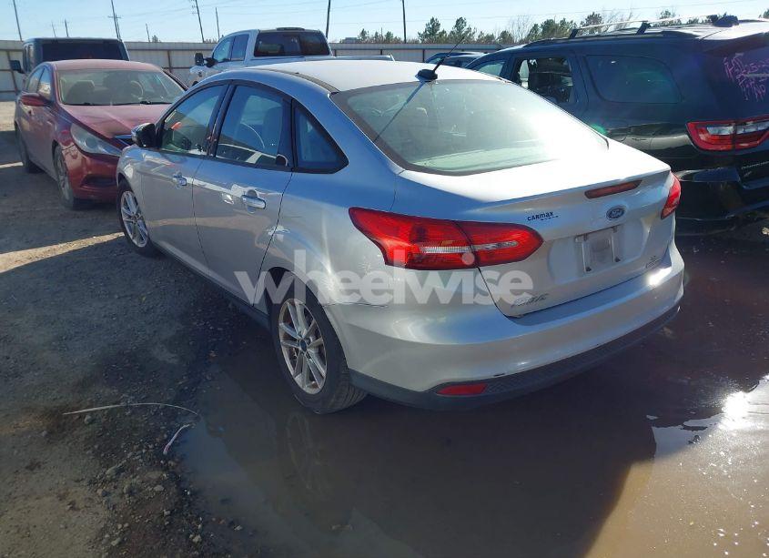 Photo 3 of 2016 Ford Focus SE (VIN 1FADP3F26GL252664)
