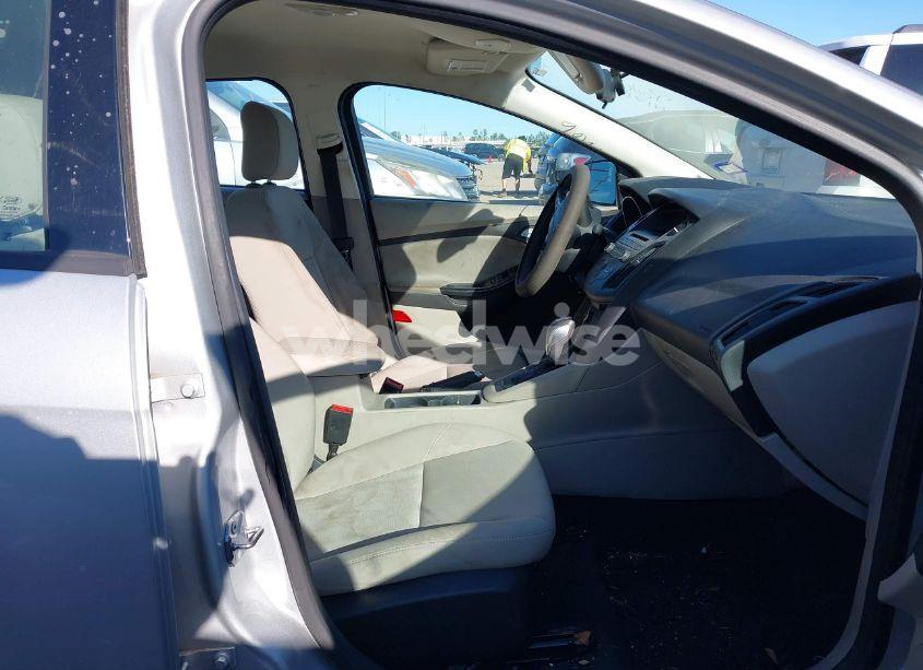 Photo 5 of 2016 Ford Focus SE (VIN 1FADP3F26GL252664)