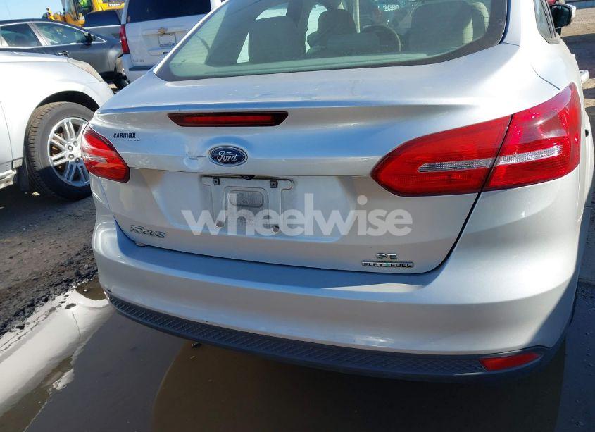 Photo 6 of 2016 Ford Focus SE (VIN 1FADP3F26GL252664)