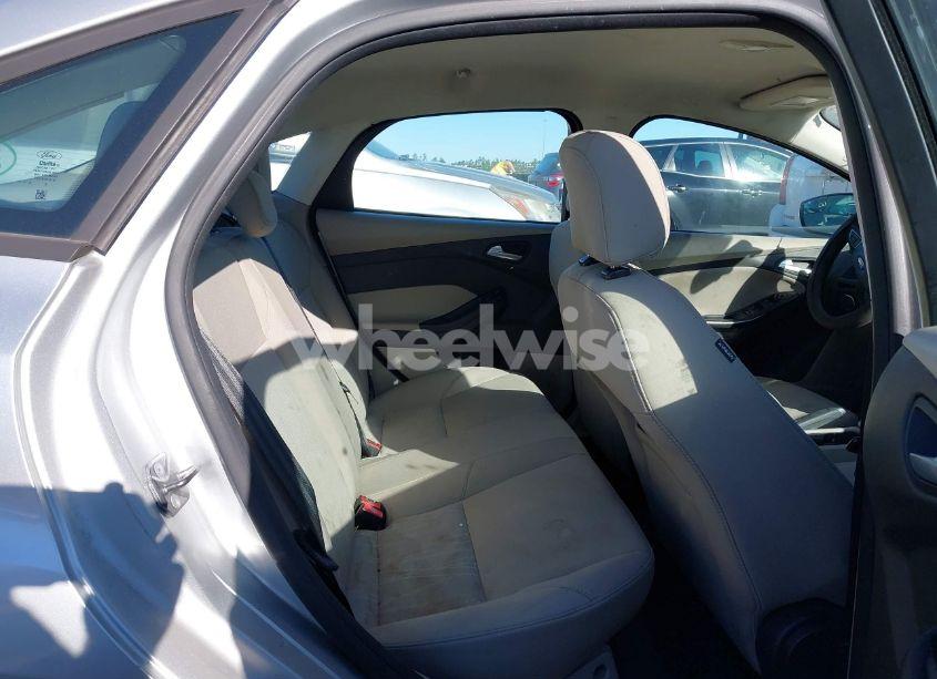 Photo 8 of 2016 Ford Focus SE (VIN 1FADP3F26GL252664)