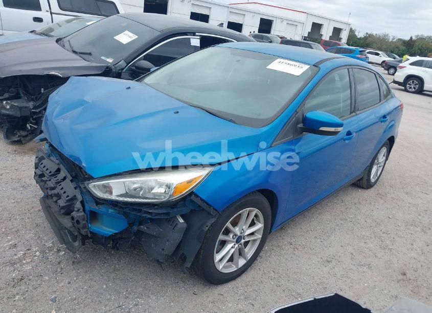 Photo 2 of 2016 Ford Focus SE (VIN 1FADP3F26GL265611)