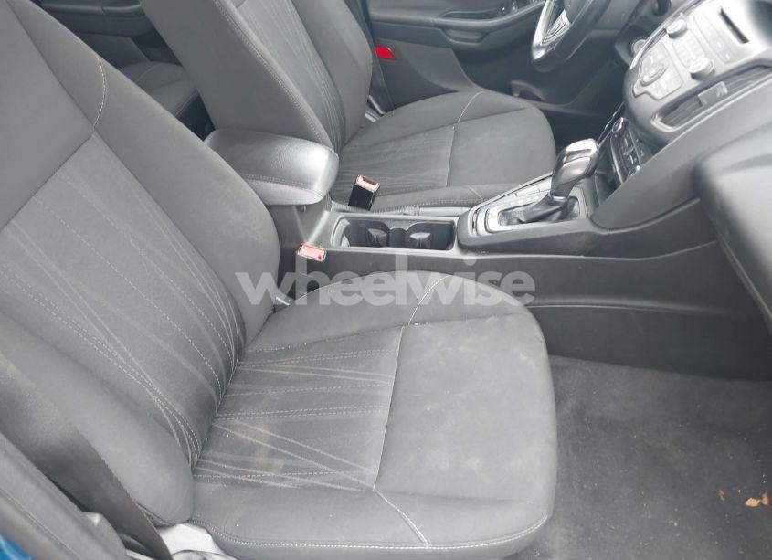 Photo 5 of 2016 Ford Focus SE (VIN 1FADP3F26GL265611)