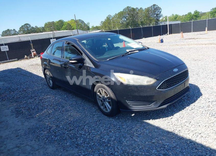 2016 Ford Focus SE (VIN 1FADP3F26GL285390) main photo