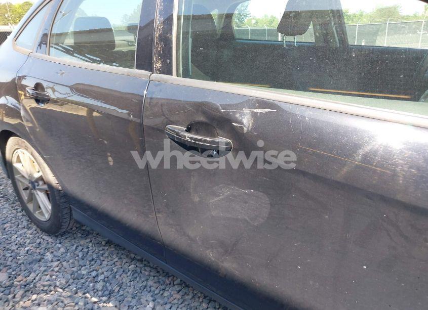 Photo 12 of 2016 Ford Focus SE (VIN 1FADP3F26GL285390)