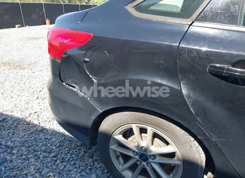 Photo 13 of 2016 Ford Focus SE (VIN 1FADP3F26GL285390)