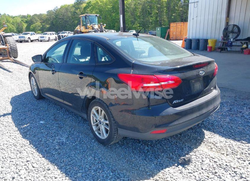 Photo 3 of 2016 Ford Focus SE (VIN 1FADP3F26GL285390)