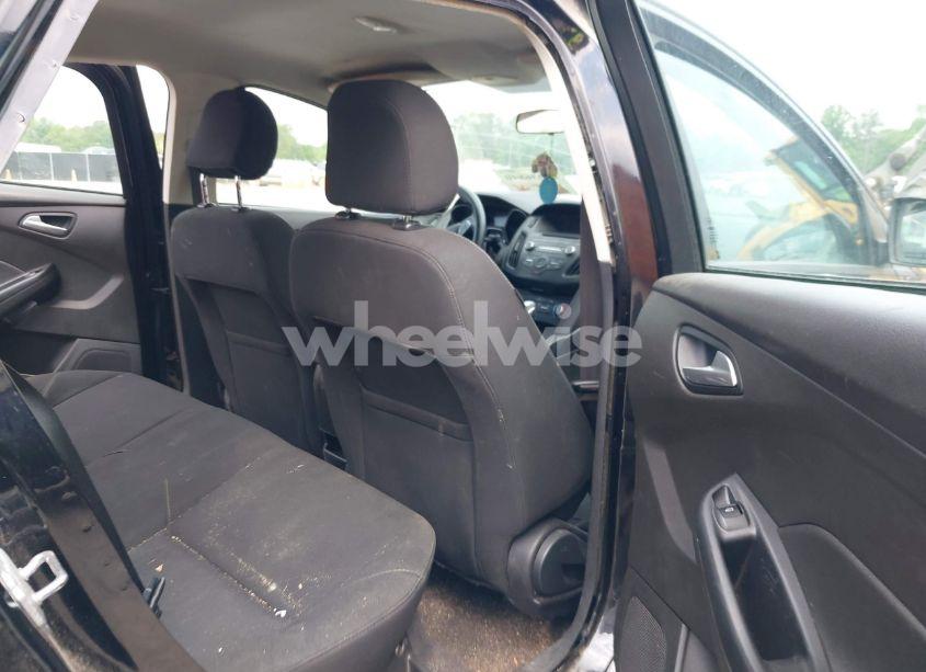 Photo 8 of 2016 Ford Focus SE (VIN 1FADP3F26GL285390)