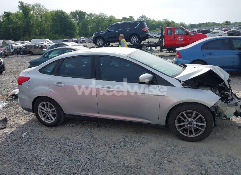 Photo 14 of 2016 Ford Focus SE (VIN 1FADP3F26GL287656)