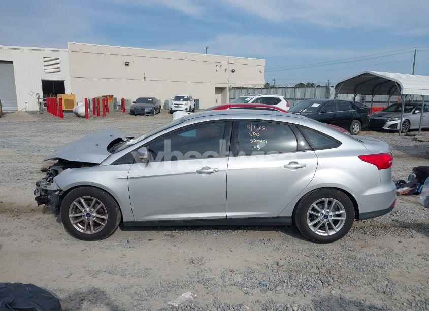 Photo 15 of 2016 Ford Focus SE (VIN 1FADP3F26GL287656)