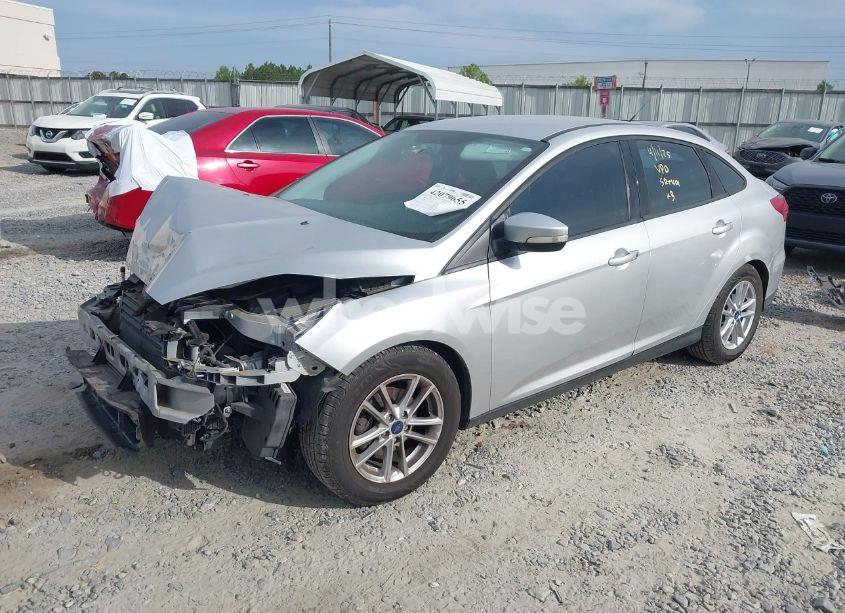 Photo 2 of 2016 Ford Focus SE (VIN 1FADP3F26GL287656)