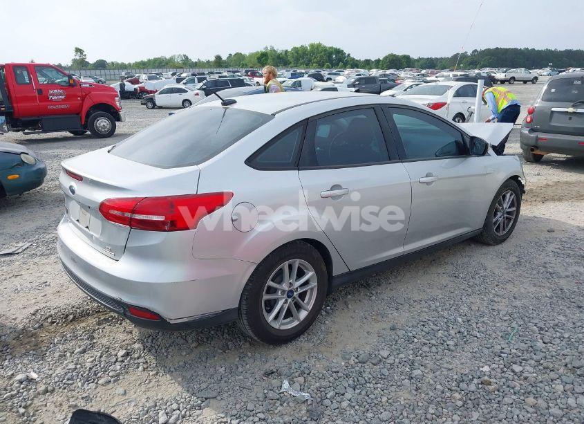 Photo 4 of 2016 Ford Focus SE (VIN 1FADP3F26GL287656)