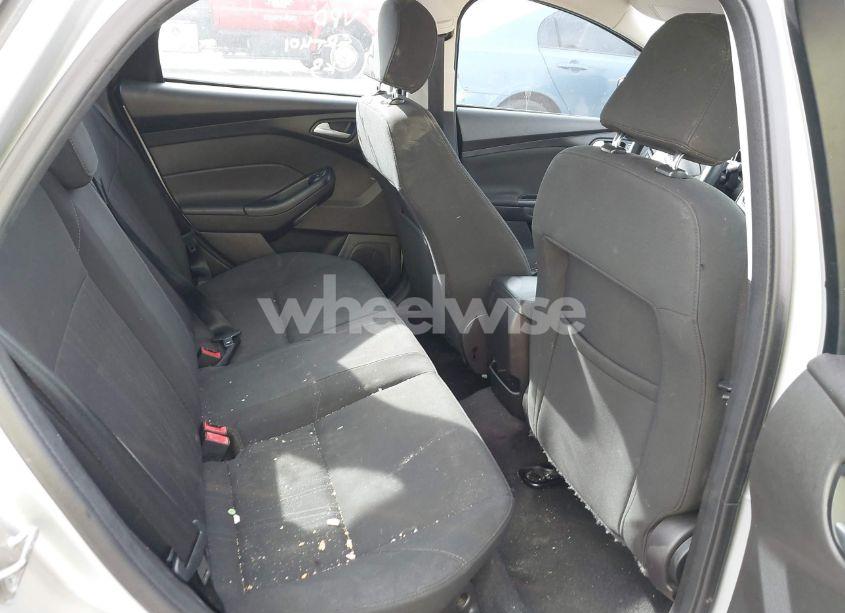 Photo 8 of 2016 Ford Focus SE (VIN 1FADP3F26GL287656)