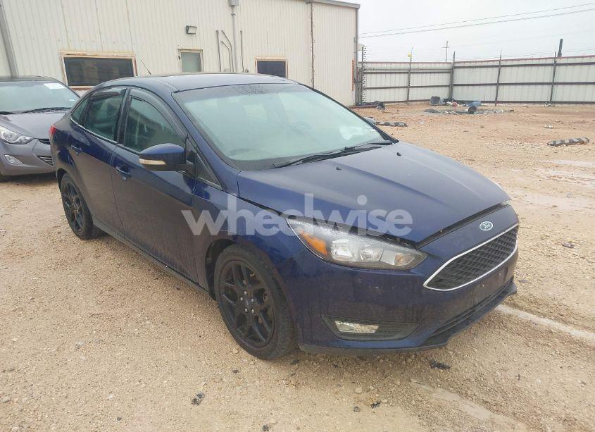 2016 Ford Focus SE (VIN 1FADP3F26GL295160) main photo