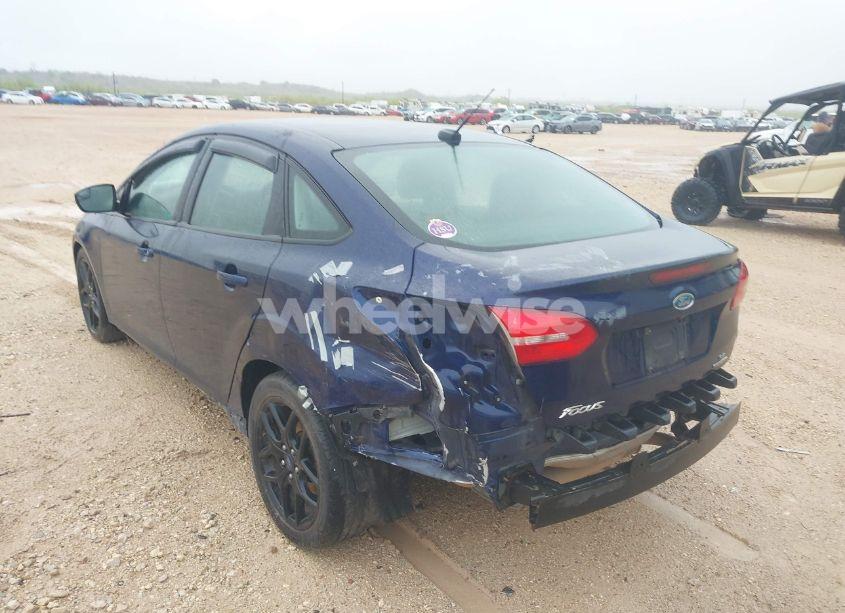 Photo 3 of 2016 Ford Focus SE (VIN 1FADP3F26GL295160)