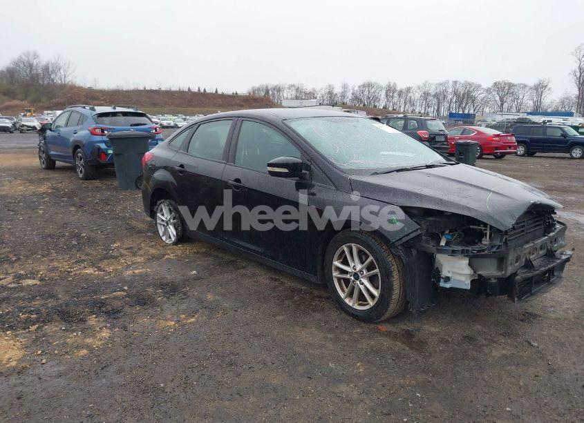 2016 Ford Focus SE (VIN 1FADP3F26GL305136) main photo