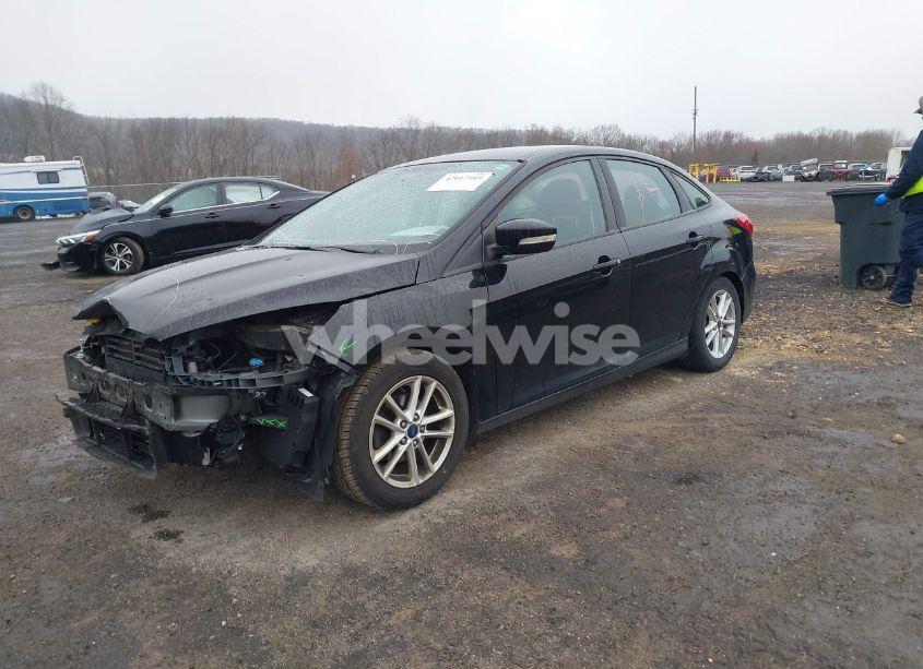 Photo 2 of 2016 Ford Focus SE (VIN 1FADP3F26GL305136)