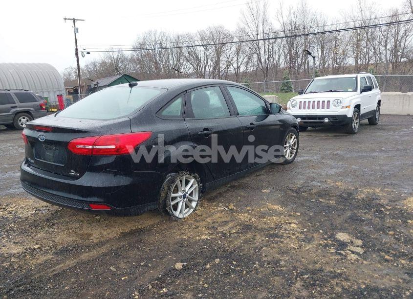 Photo 4 of 2016 Ford Focus SE (VIN 1FADP3F26GL305136)