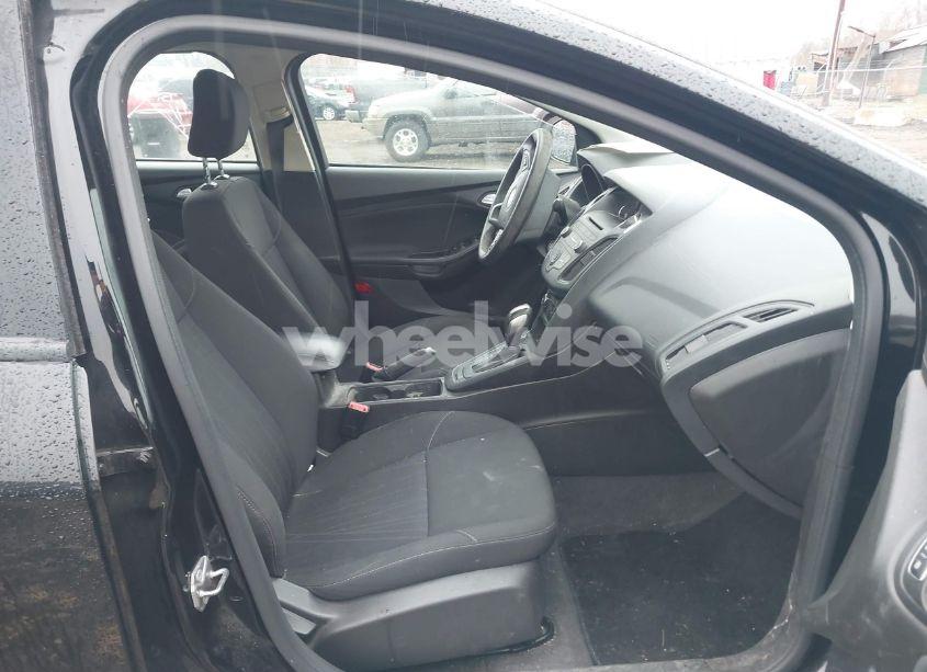 Photo 5 of 2016 Ford Focus SE (VIN 1FADP3F26GL305136)