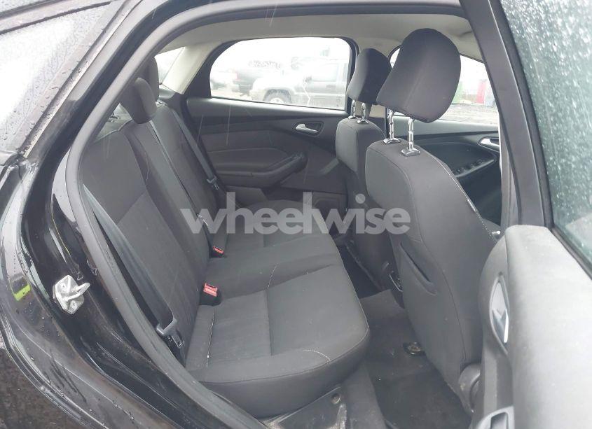 Photo 8 of 2016 Ford Focus SE (VIN 1FADP3F26GL305136)