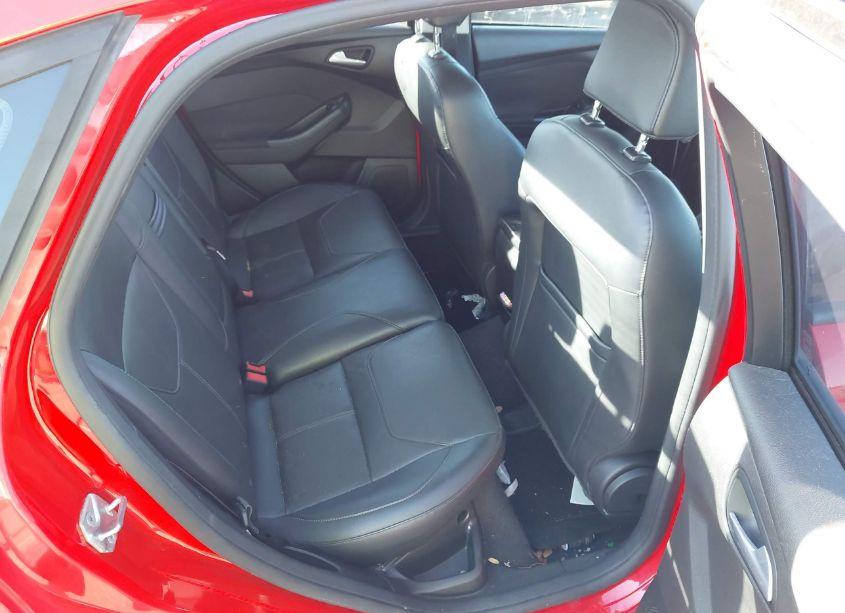 Photo 8 of 2016 Ford Focus SE (VIN 1FADP3F26GL310756)