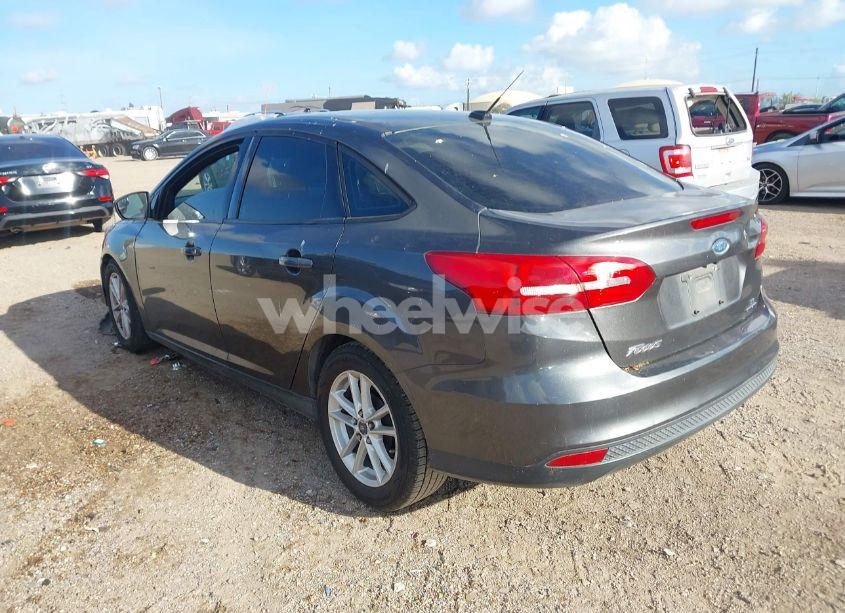 Photo 3 of 2016 Ford Focus SE (VIN 1FADP3F26GL314872)