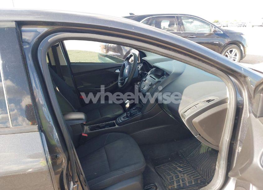 Photo 5 of 2016 Ford Focus SE (VIN 1FADP3F26GL314872)