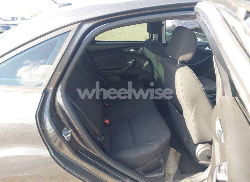 Photo 8 of 2016 Ford Focus SE (VIN 1FADP3F26GL314872)