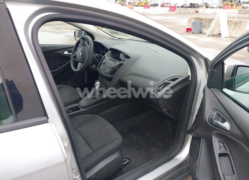 Photo 5 of 2016 Ford Focus SE (VIN 1FADP3F26GL324592)