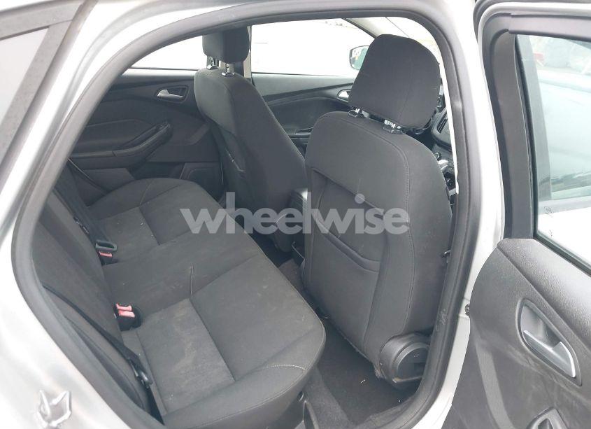 Photo 8 of 2016 Ford Focus SE (VIN 1FADP3F26GL324592)