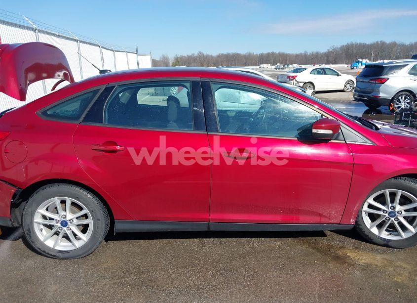 Photo 13 of 2016 Ford Focus SE (VIN 1FADP3F26GL343546)