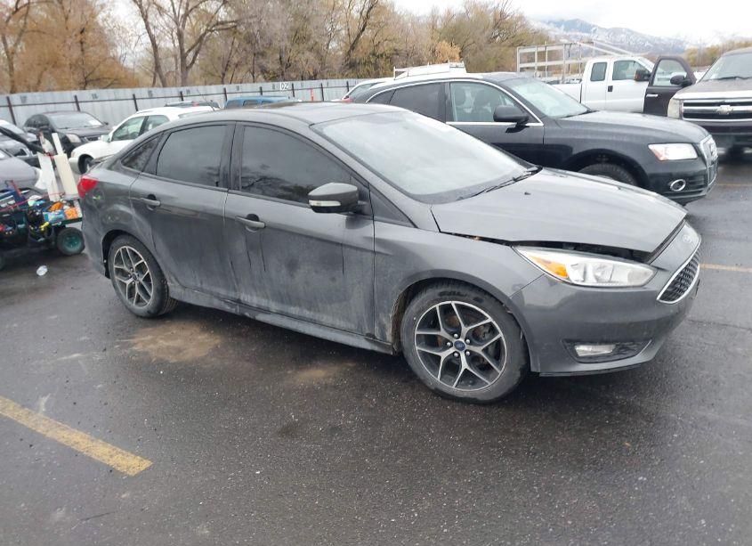 2016 Ford Focus SE (VIN 1FADP3F26GL351274) main photo