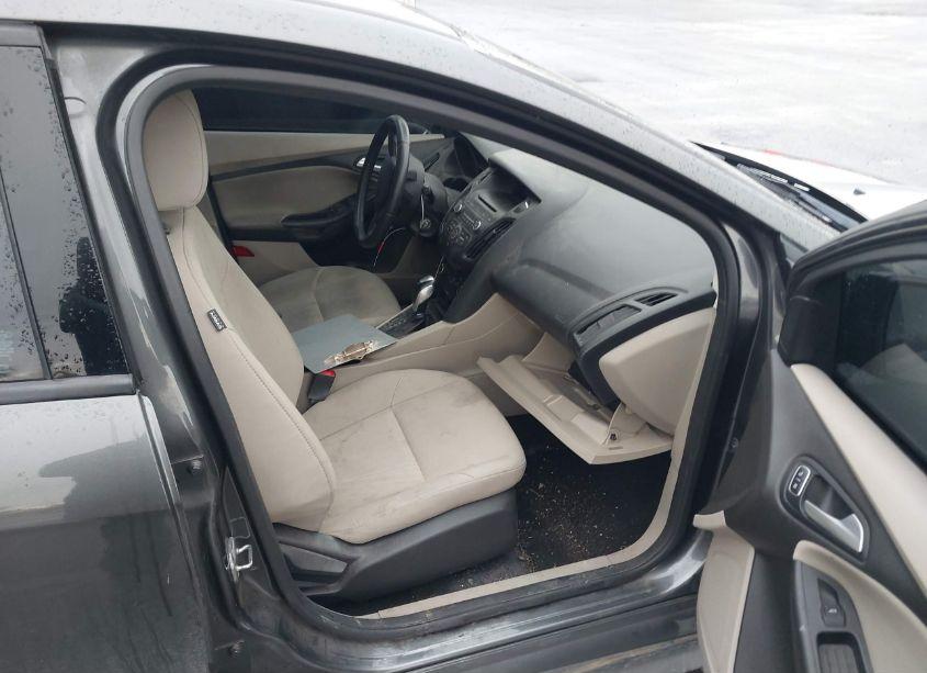 Photo 5 of 2016 Ford Focus SE (VIN 1FADP3F26GL351274)