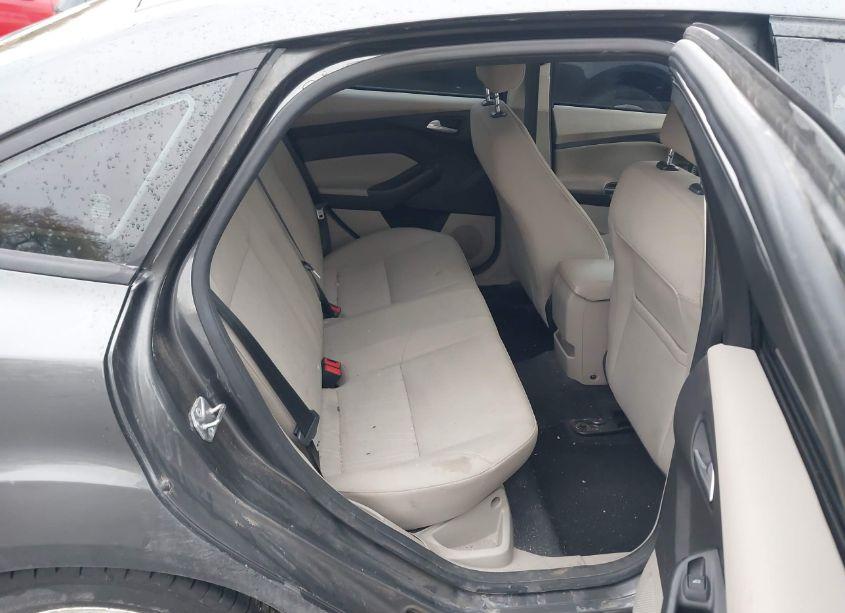 Photo 8 of 2016 Ford Focus SE (VIN 1FADP3F26GL351274)